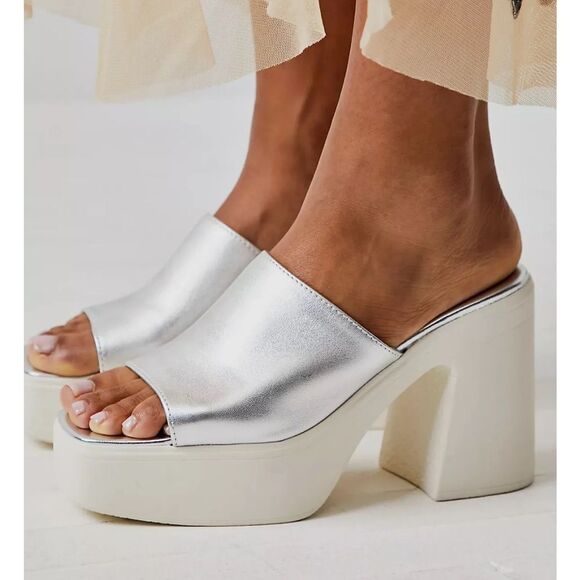 Free People Zoe Platform Sandal in Metallic Silver New in box - Picture 1 of 8